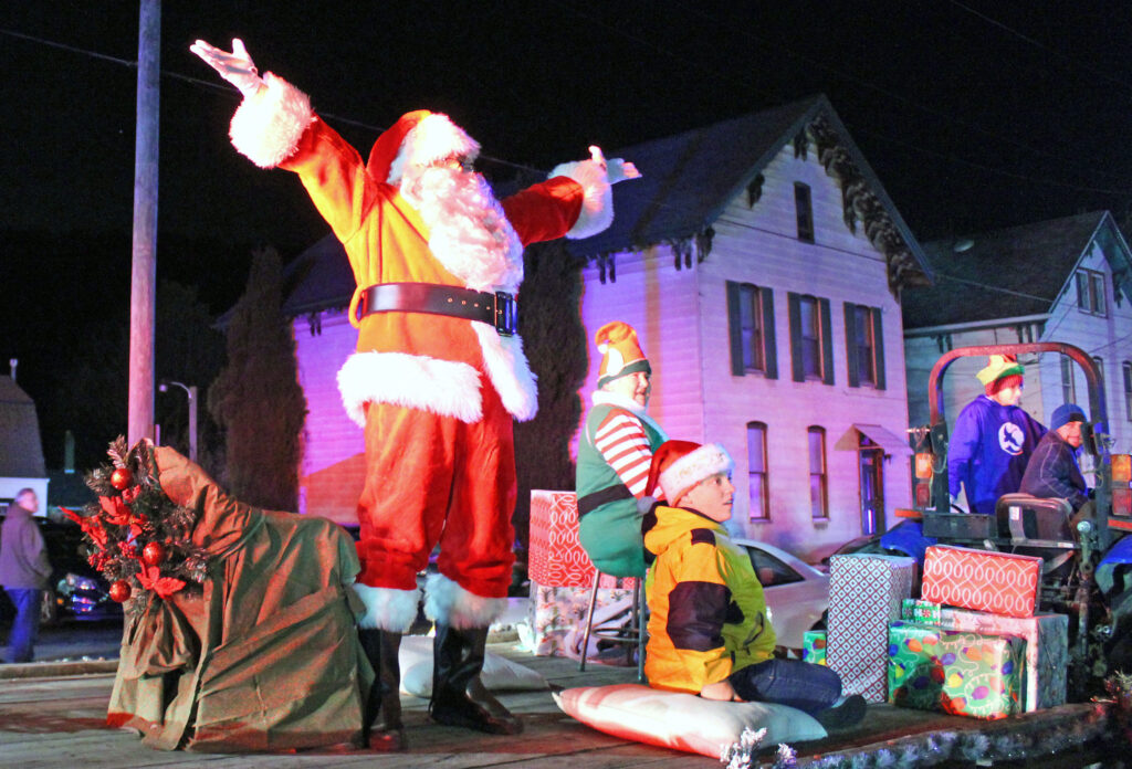 Monongahela prepares for lightup night celebration Mon Valley