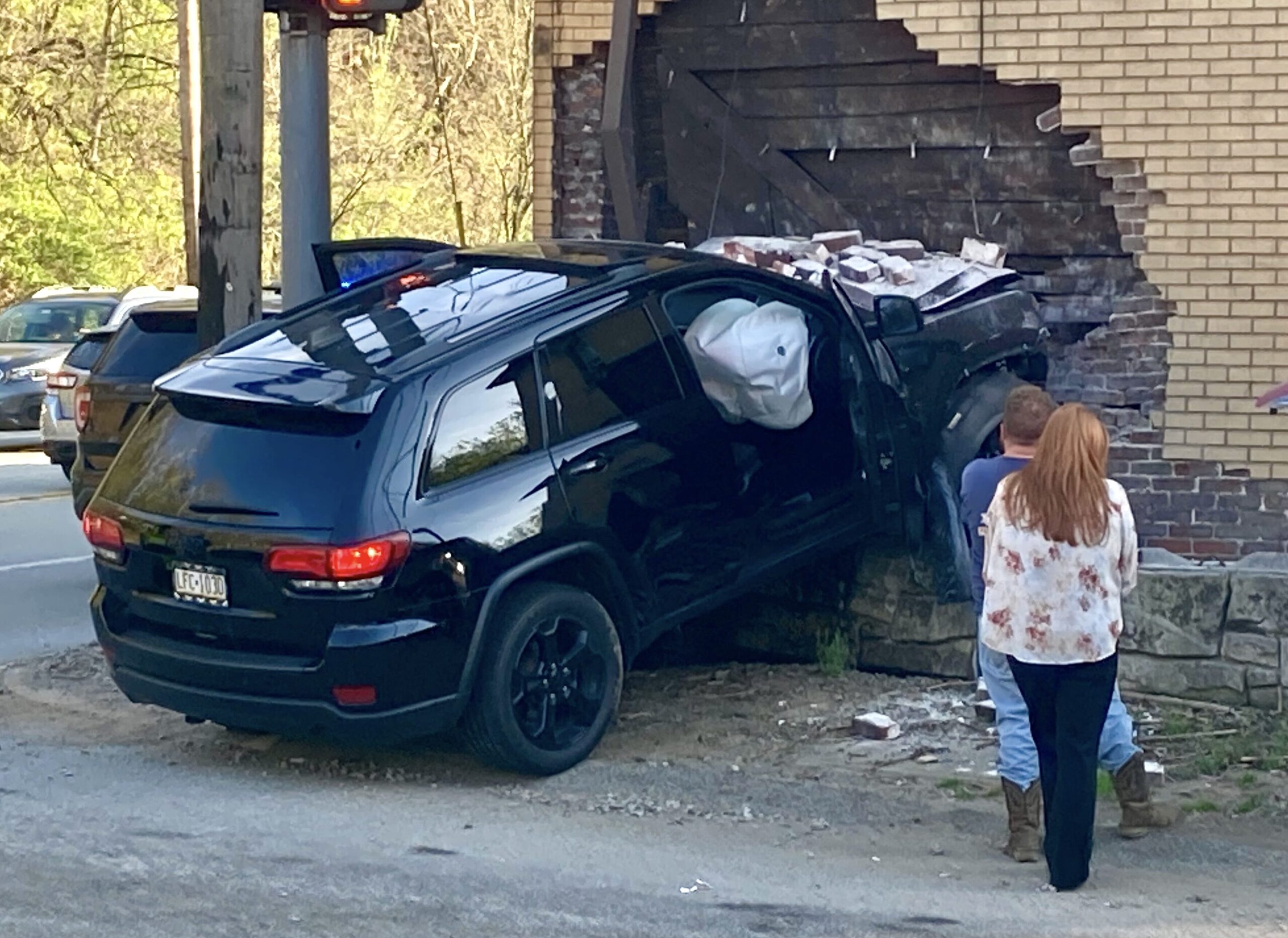 SUV crashes into McKeesport building - Mon Valley Independent